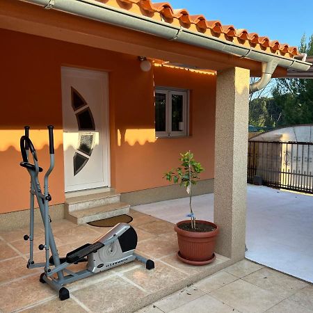 Dora House With Wifi And Outdoor Swimming Pool Villa Pula Exterior photo