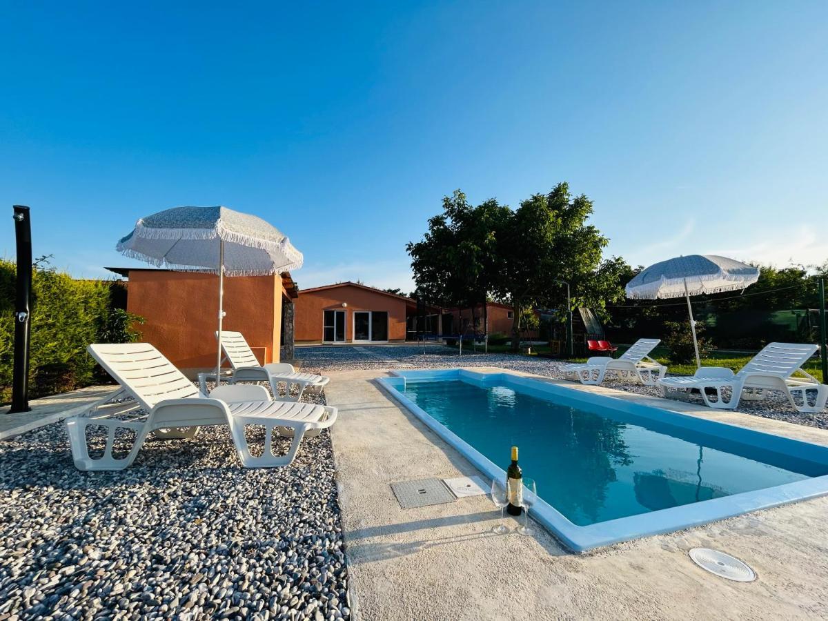 Dora House With Wifi And Outdoor Swimming Pool Villa Pula Exterior photo