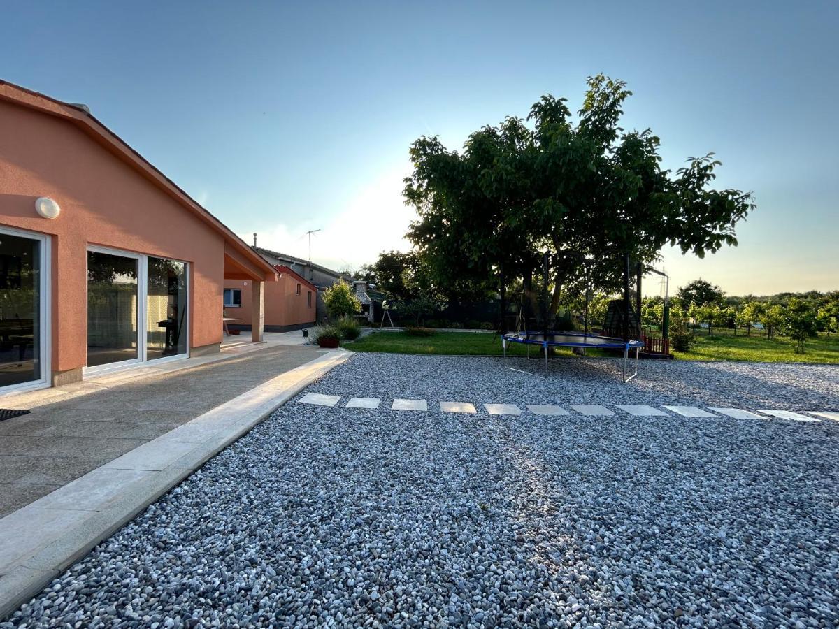 Dora House With Wifi And Outdoor Swimming Pool Villa Pula Exterior photo