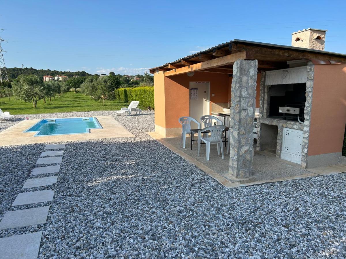 Dora House With Wifi And Outdoor Swimming Pool Villa Pula Exterior photo