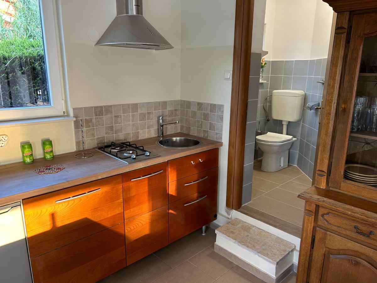 Dora House With Wifi And Outdoor Swimming Pool Villa Pula Exterior photo