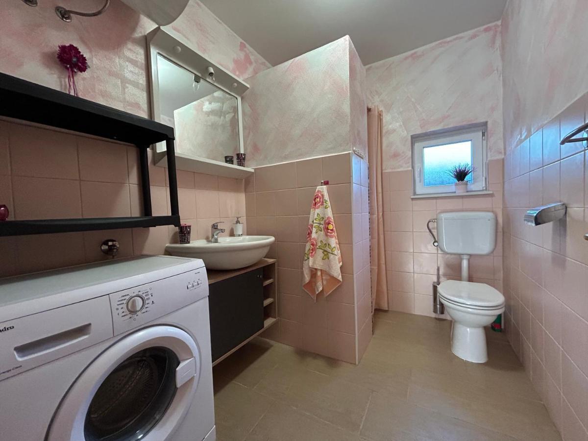 Dora House With Wifi And Outdoor Swimming Pool Villa Pula Exterior photo