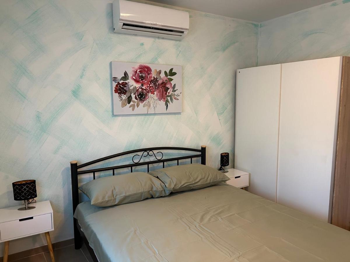 Dora House With Wifi And Outdoor Swimming Pool Villa Pula Exterior photo